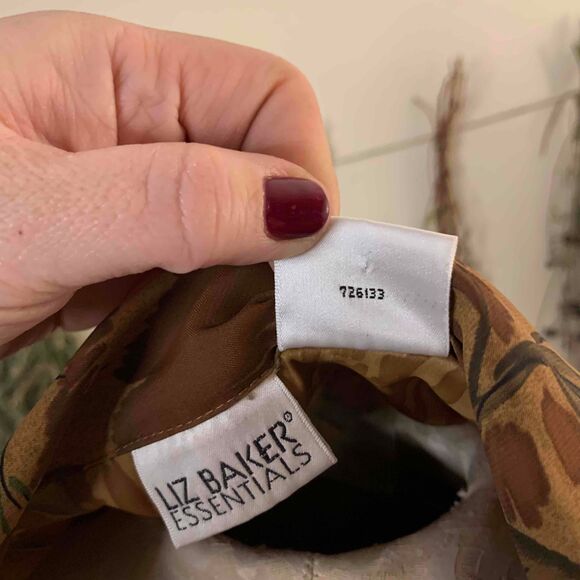 Liz Baker Essentials Plus Size Silk Like Blouse Botanical Pattern 16 - Picture 9 of 12